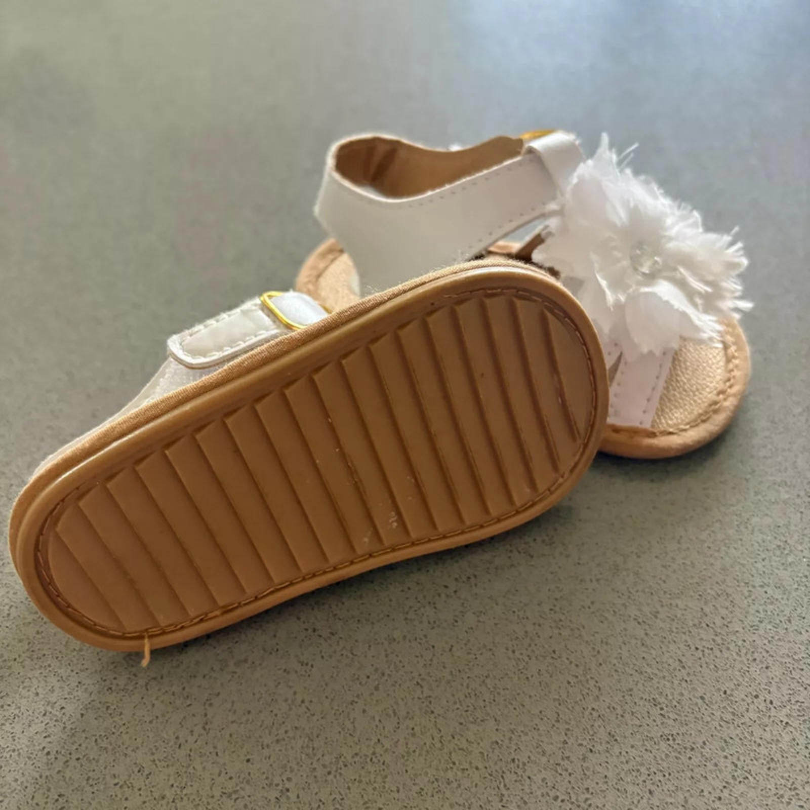 Girl Size 20 UK 4 Toddler White Man Made Upper Sandals flower Detail (22 13)