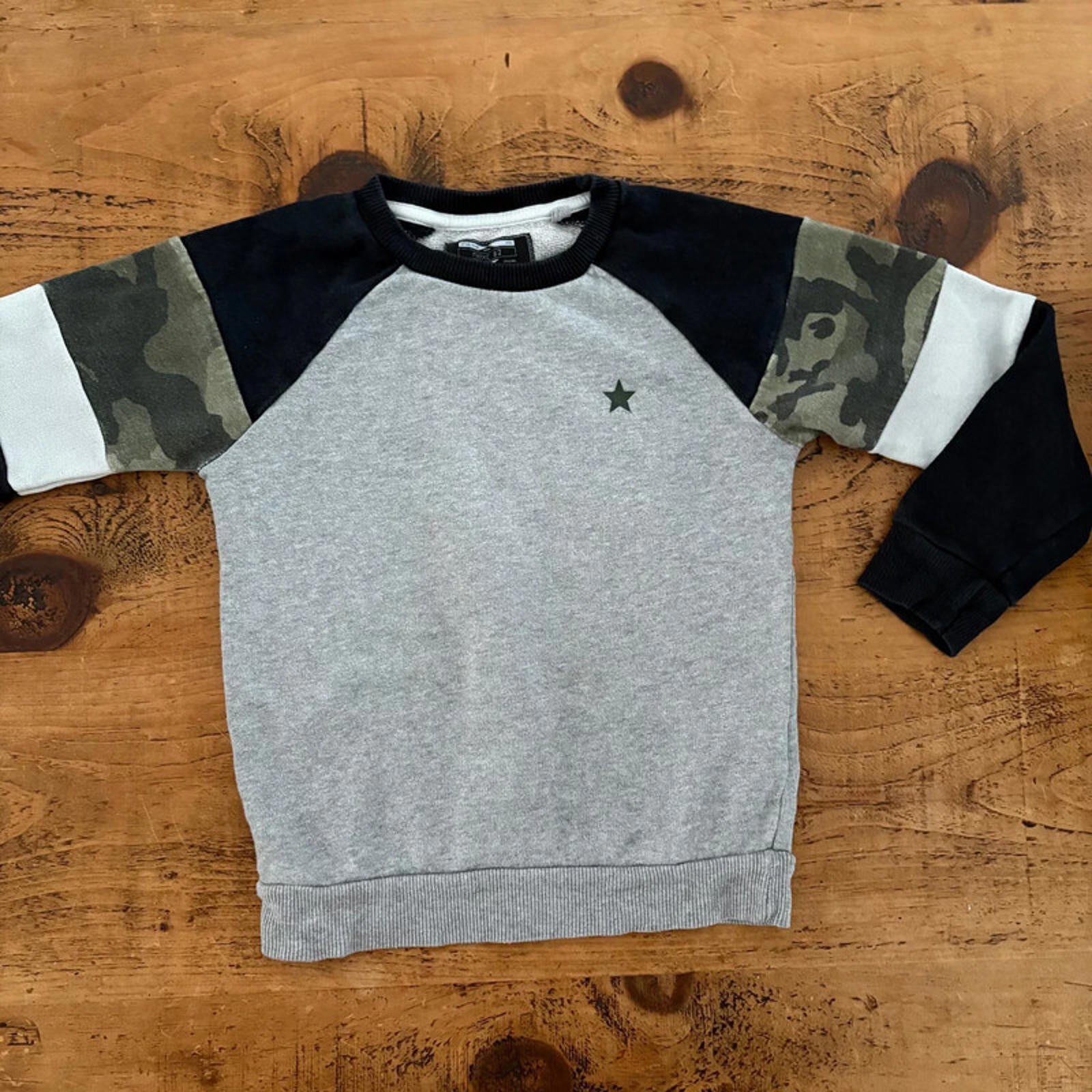 Young Boy age 3-4 years Next  Pullover Sweatshirt Grey Black Camo (21 11)