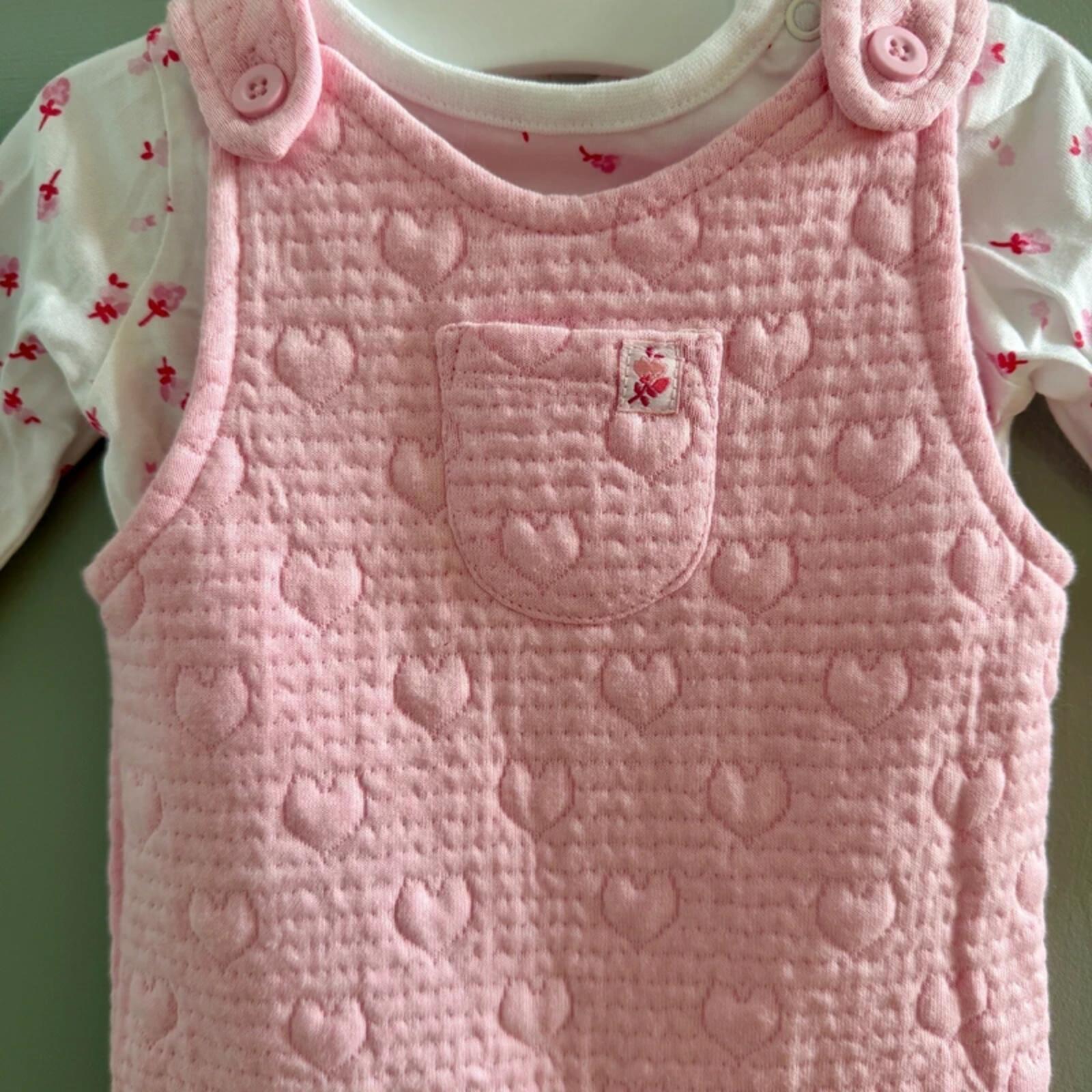 Baby Girl 0-3 months Dunnes Pink Heart Quilted Dungaree Set BNWT (33 09)