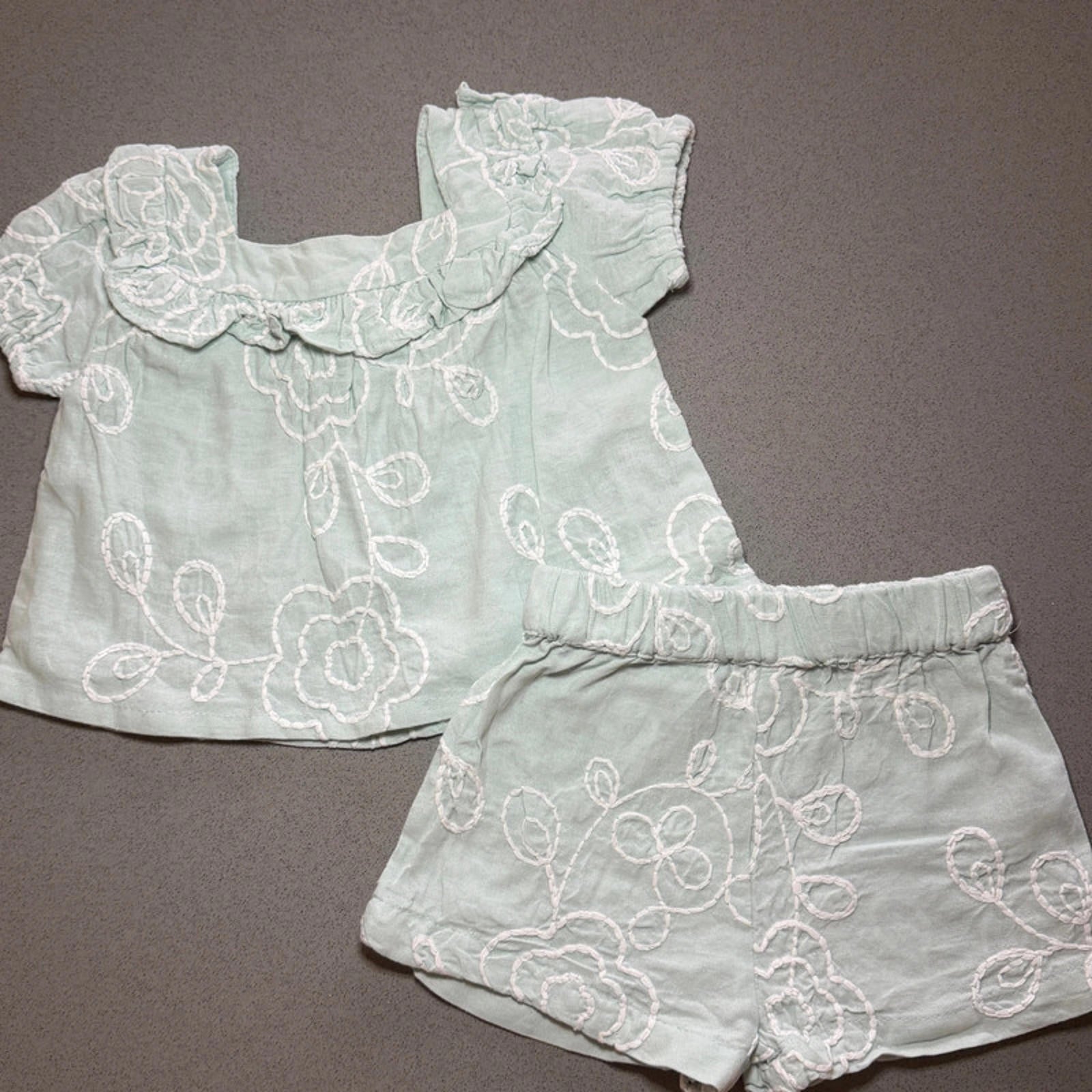 Baby Girl 0-3 months Primark Green Crewel Work Shorts & Top Outfit (54 15)