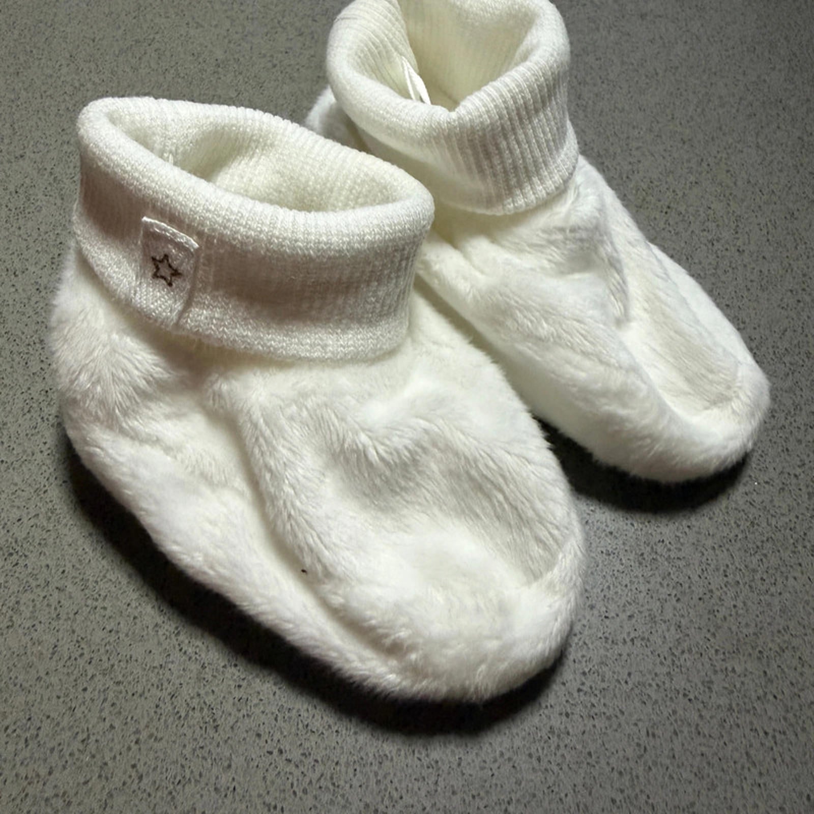 Baby Boy Girl unisex 0-3 months Next White Fury Soft Booties (55 23)
