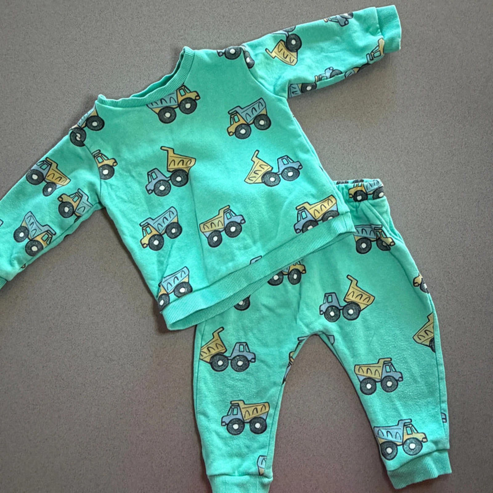 Baby Boy 9-12 months Marks & Spencer Green Dumper Truck Tracksuit Outfit (59 26)