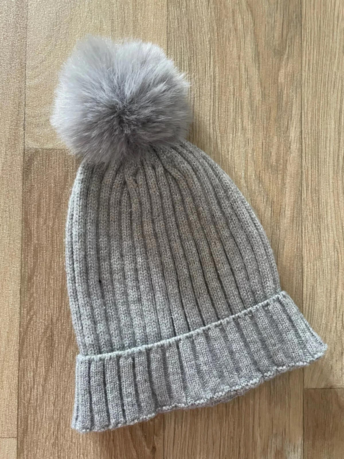 Baby Girl 12-24 months Primark Grey Ribbed Winter Pom Pom Hat (28 26)