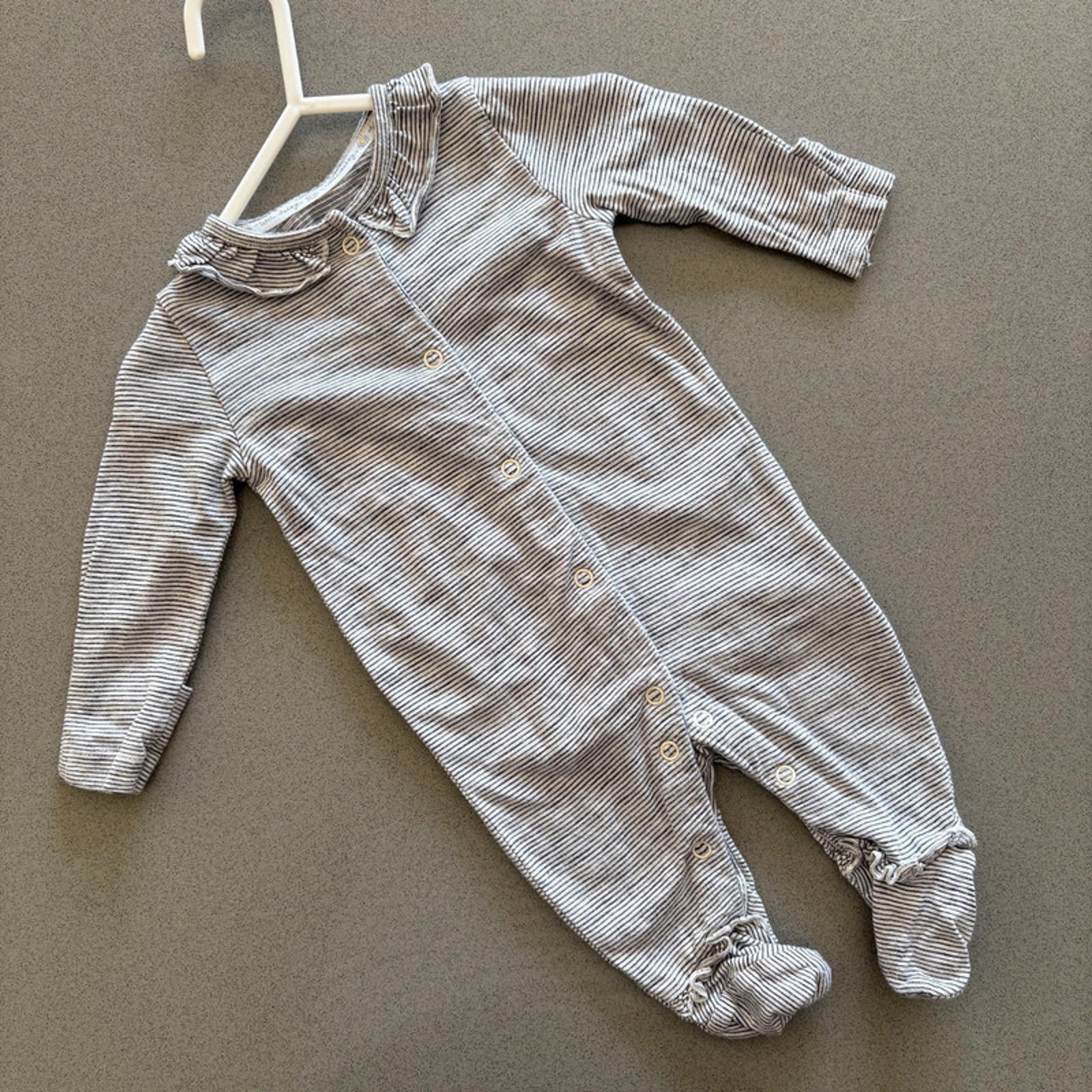 Baby Girl 1 month 4.5 kg Mothercare Grey striped Babygrow with Rufles (34 33)