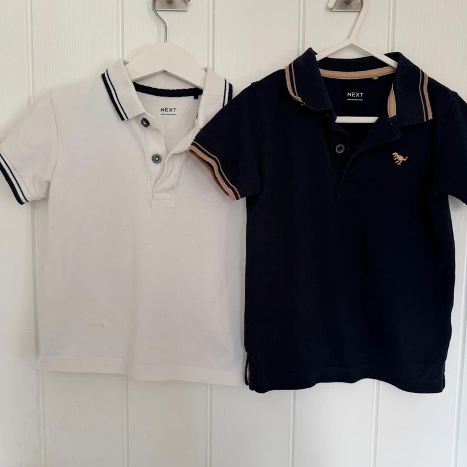 Boy age 2-3 years Next Set 2 White Blue Polo Shirts Dinosaur Motif (28 11)