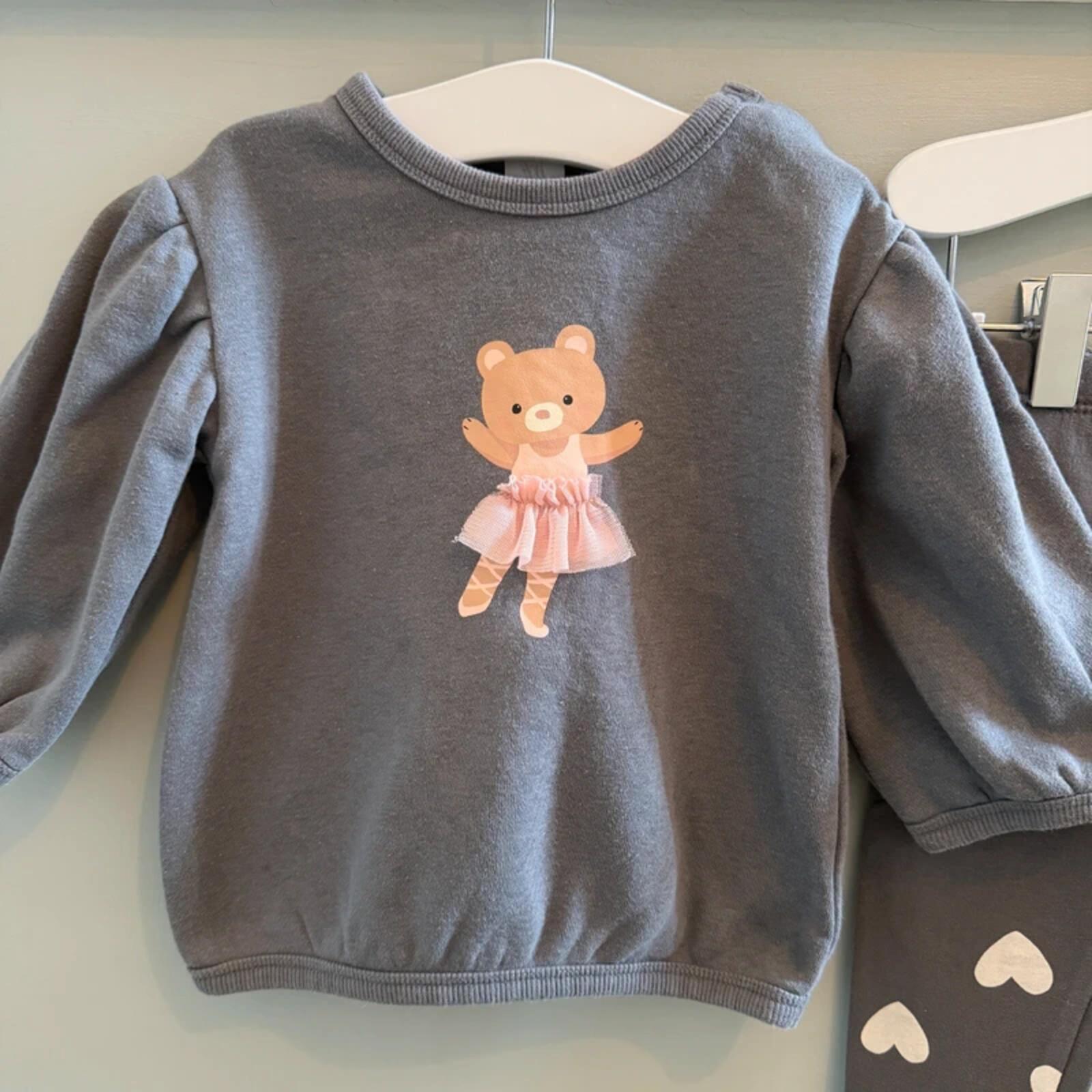 Baby Girl 6-9 months H&M Grey Dancing Bear 2 Piece Outfit (32 29)