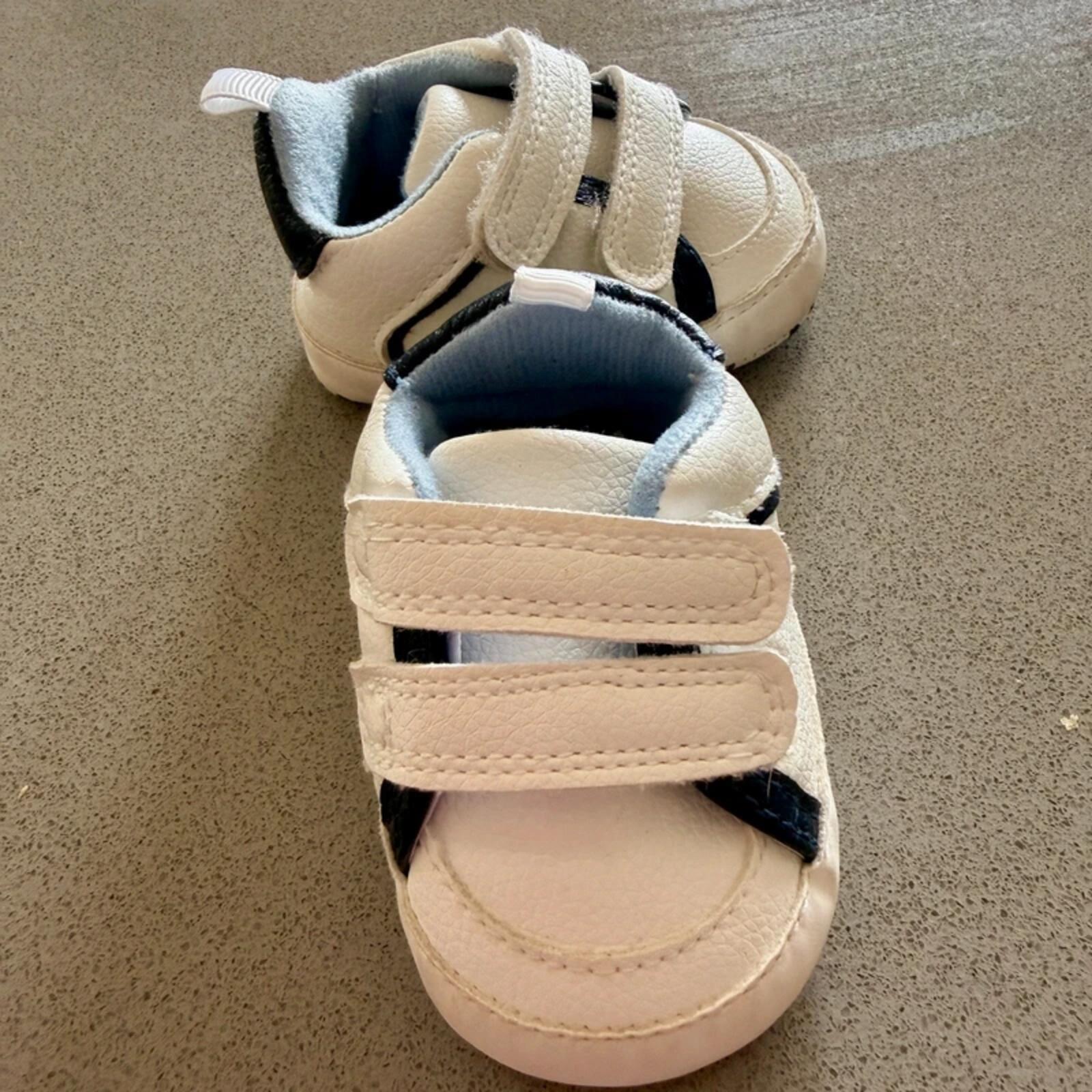 Baby Boy 0-3 months Primark White Blue Pram Shoes Pre-Walkers (52 33)