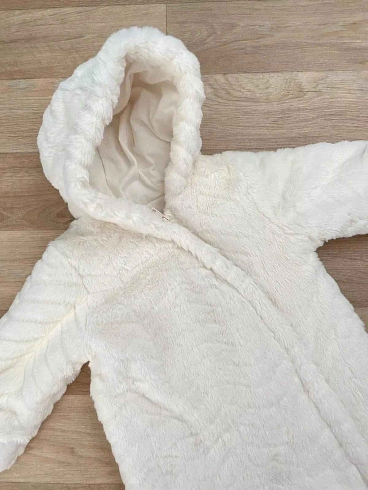 Unisex Baby 3-6 months Matalan White Faux Fur Snowsuit Full Zip (53 01)