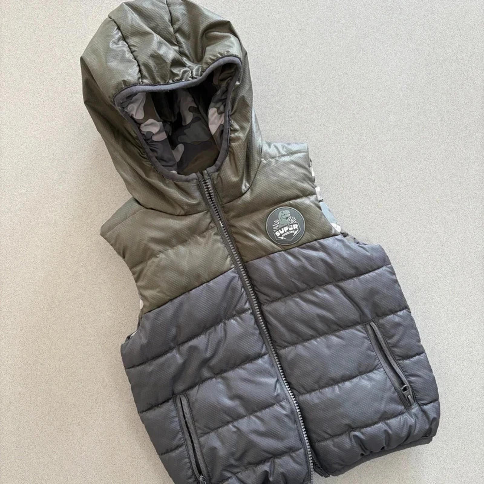 Boy 5-6 years F&F Reversible Green Camouflage Gilet Bodywarmer Hooded (51 30)