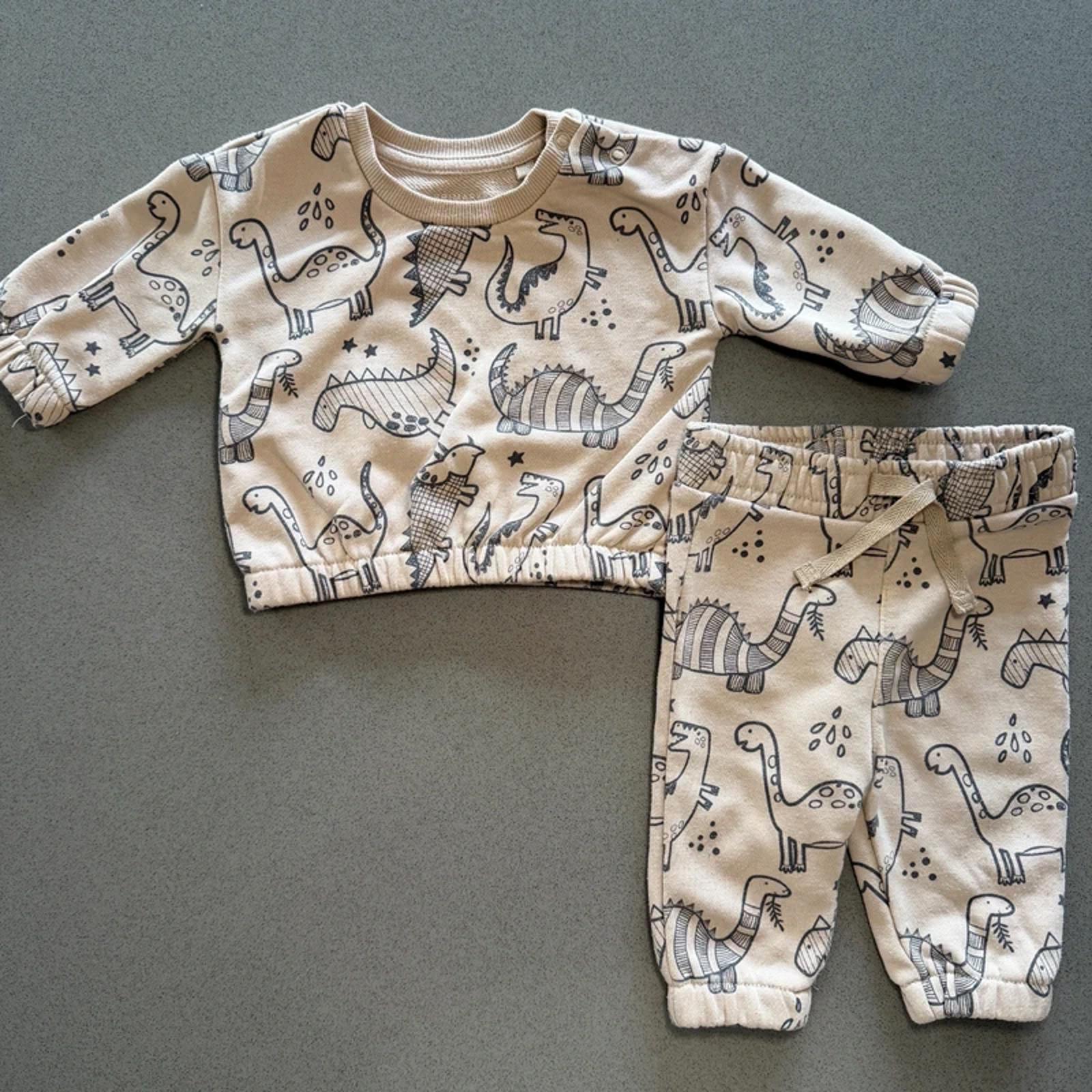 Baby Boy 0-3 months Primark Beige Dinosaur 2 Piece Tracksuit Outfit (22 22)