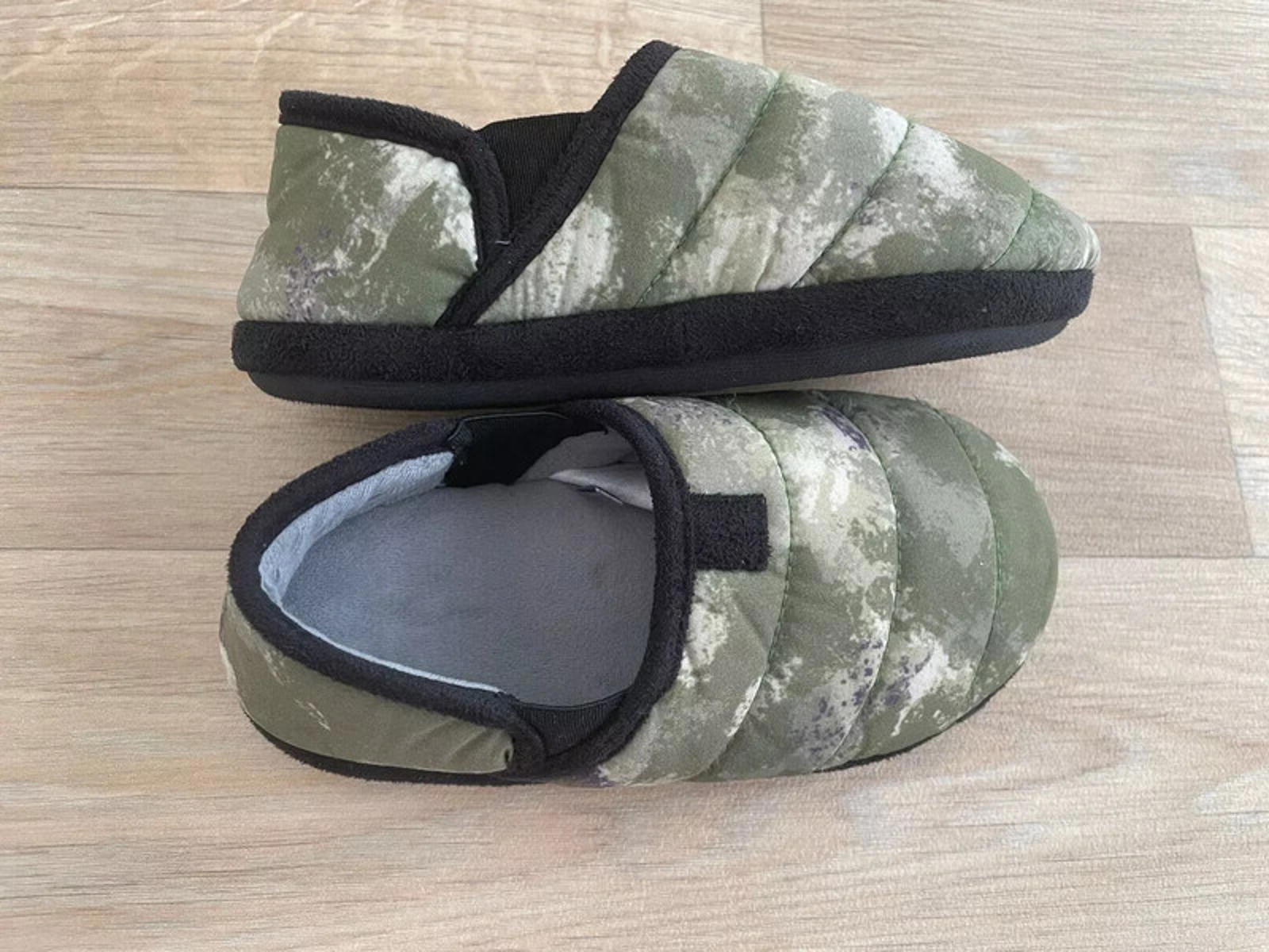 Young Boy UK Size 10 George Soft Green Camouflage Slippers (38 12)