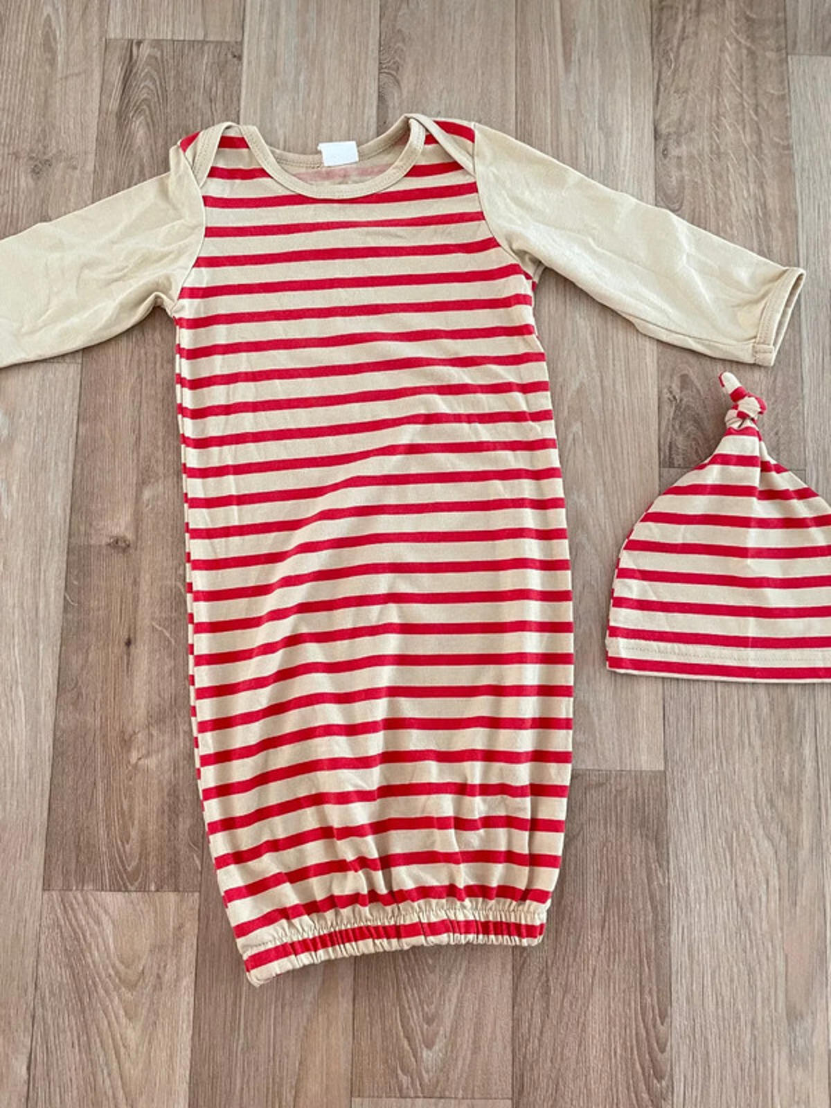 Baby Boy Girl Unisex 6 months 4 Long Sleeve Gowns Elasticated with Hats (20 13)