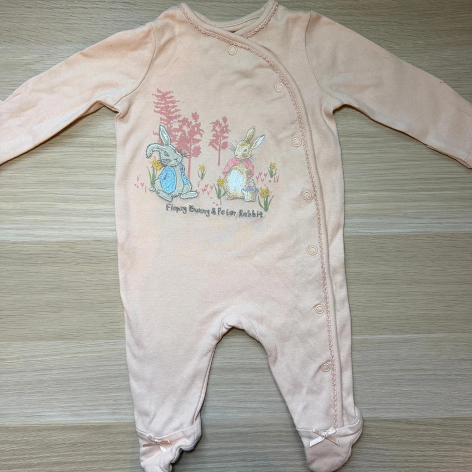 Baby Girl 0-3 months Peter Rabbit Pink Sleepsuit Babygrow (25 34)