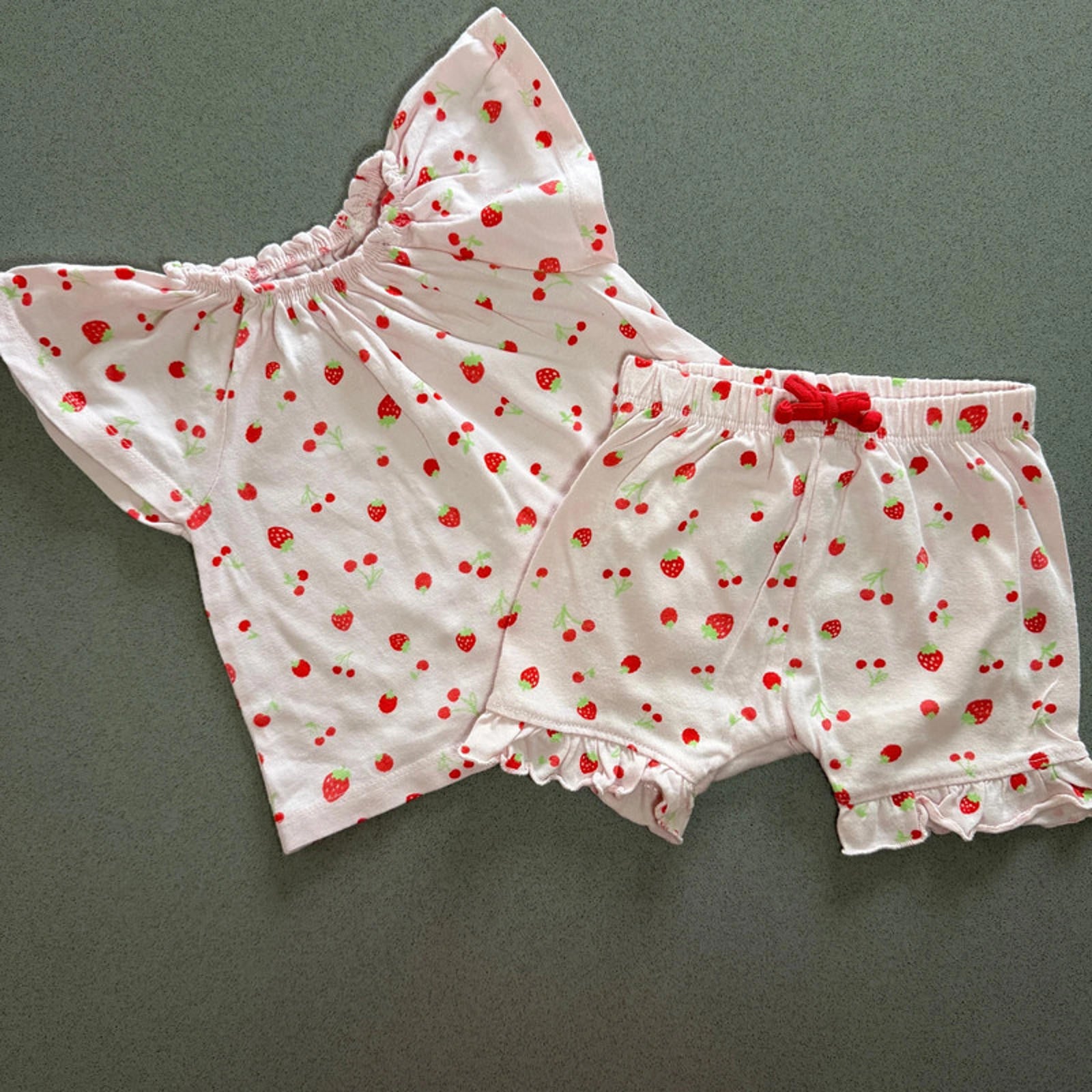 Baby Girl 0-3 months Nutmeg Pink Strawberry 2 Piece Shorts Outfit (50 23)