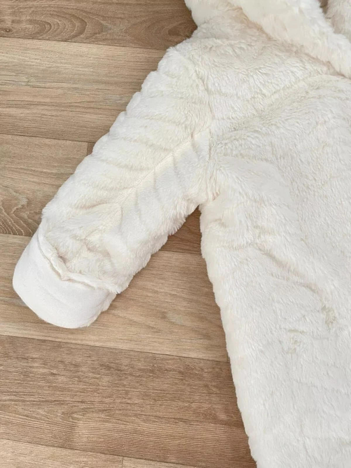 Unisex Baby 3-6 months Matalan White Faux Fur Snowsuit Full Zip (53 01)