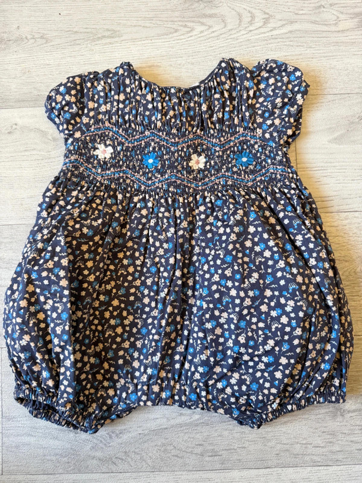 Baby Girl 0-3 months Teeny Weenie Dark Bue Floral Smocked Romper Lined (51 19)