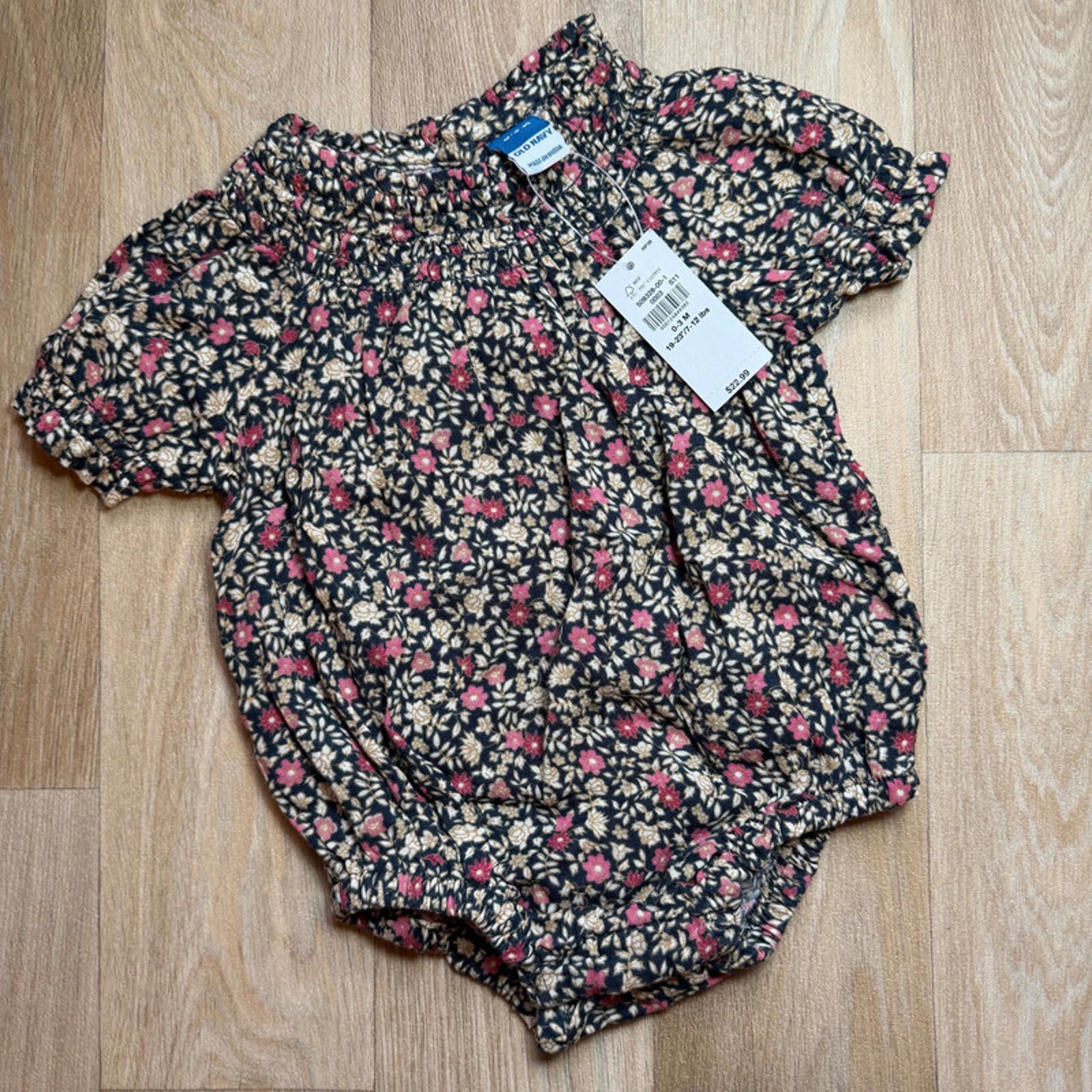 Baby Girl 0-3 months Old Navy Floral Smocked Short Sleeve Bodysuit BNWT (43 12)