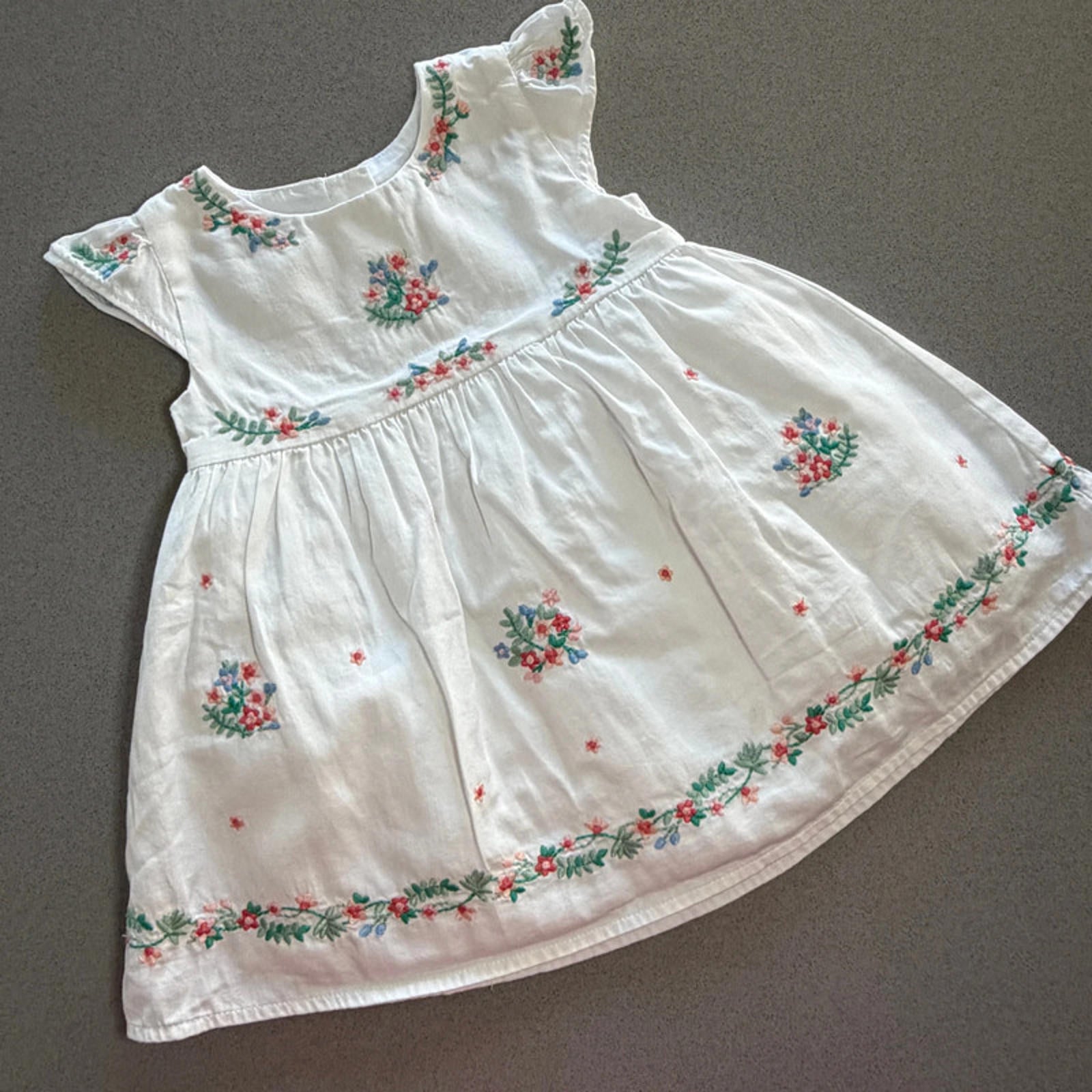 Baby Girl 3-6 months Marks and Spencer White Embroidered Smart Dress (59 33)