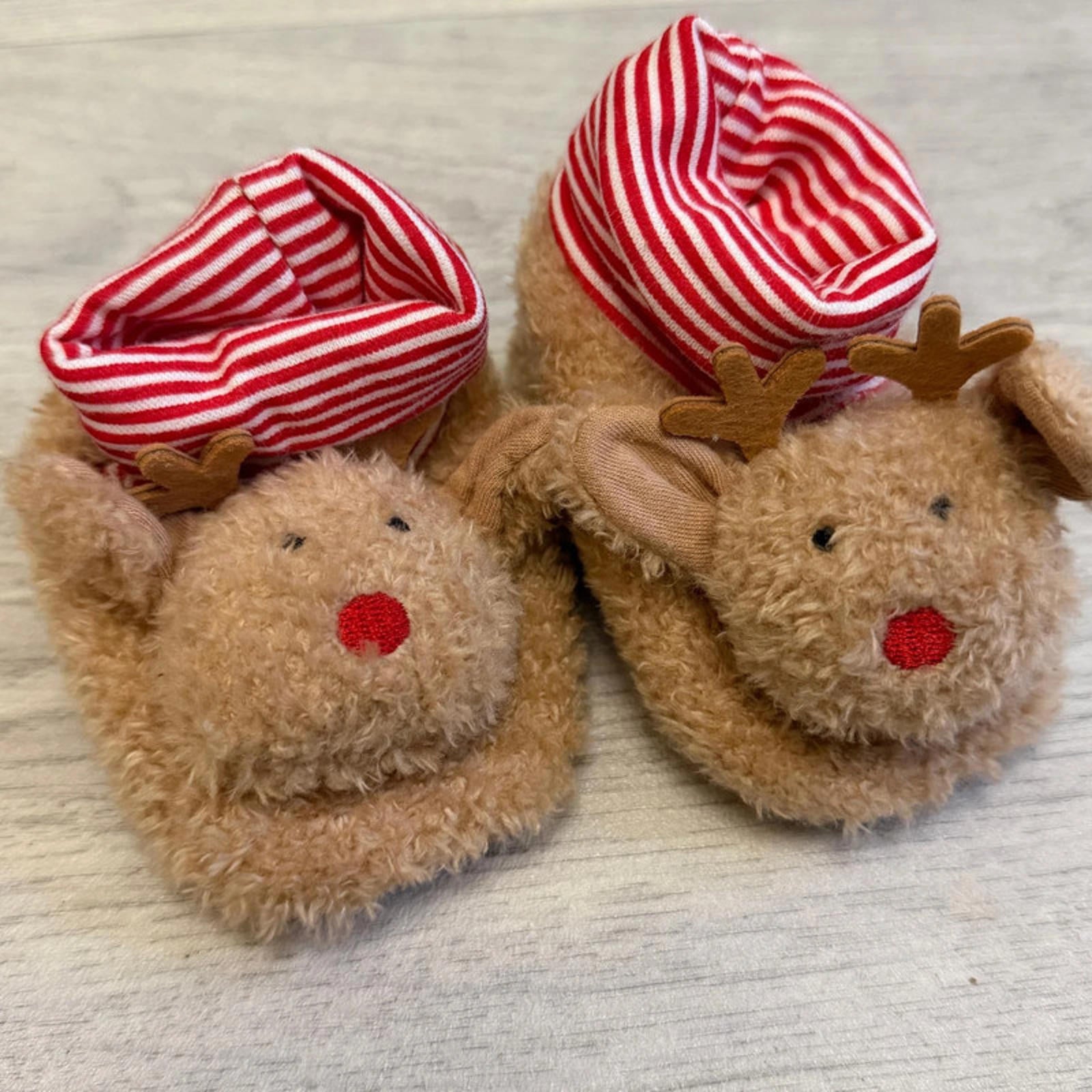 Baby Boy Girl Unisex 0-3 months TU Rattling Reindeer Furry Boots Slip On Pre-Walker (61 55)