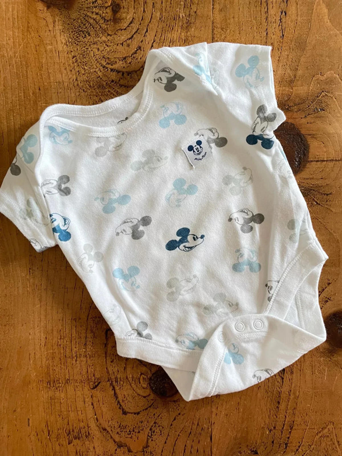 Baby Boy Girl Unisex 3-6 months Disney Mickey Mouse  Bodysuit (22 20)