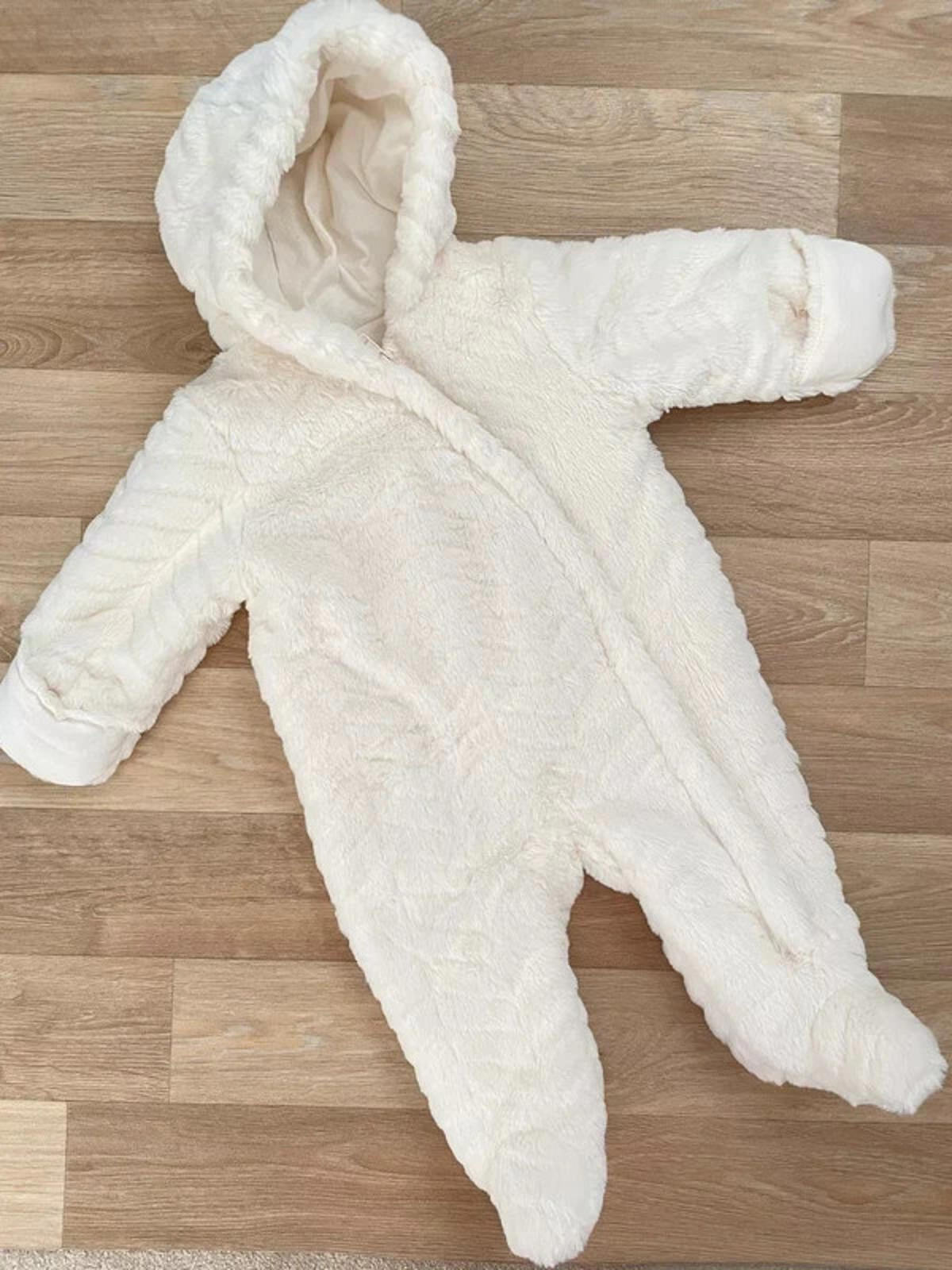 Unisex Baby 3-6 months Matalan White Faux Fur Snowsuit Full Zip (53 01)
