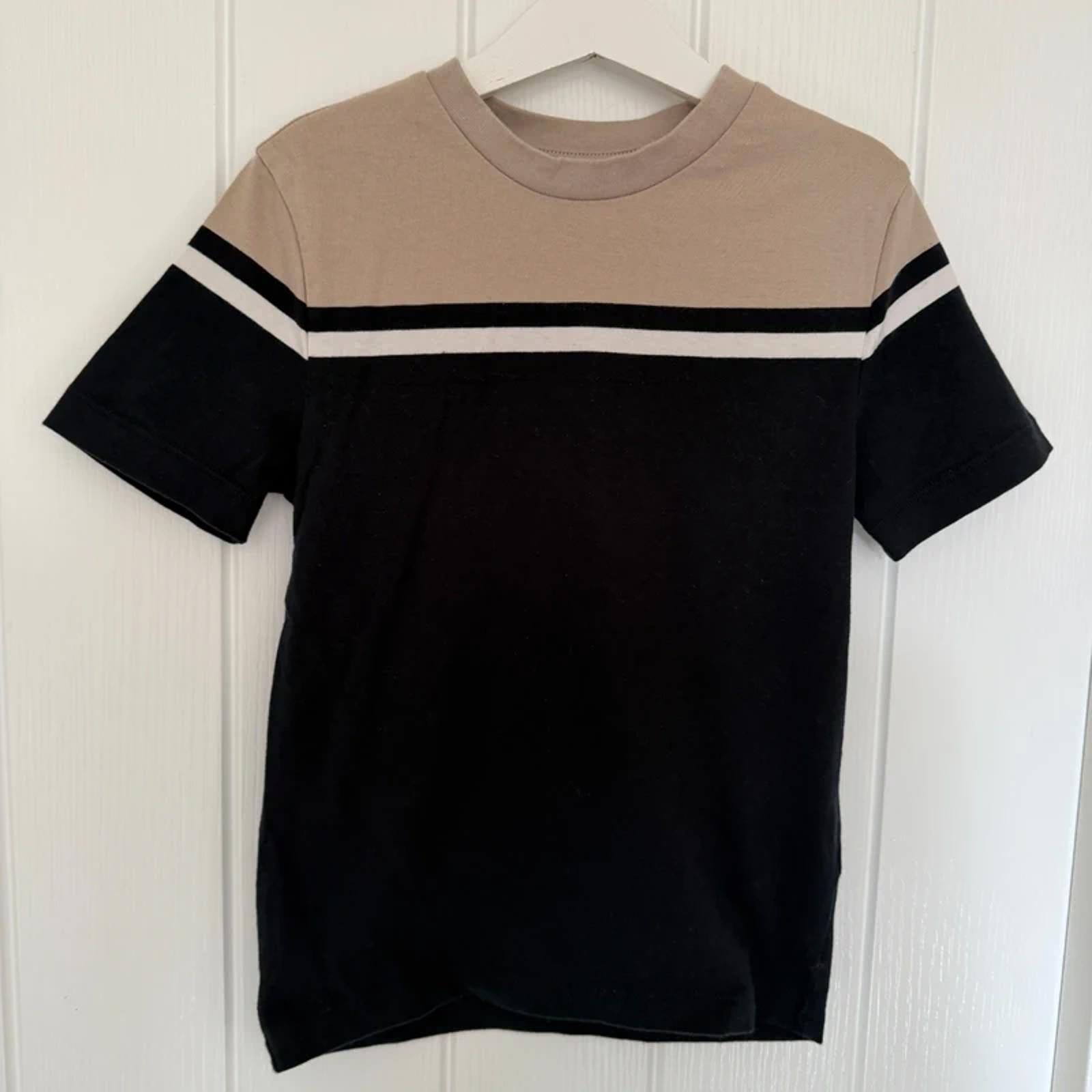 Boy age 5-6 years F&F Black Beige Short Sleeve T-shirt (23 24)
