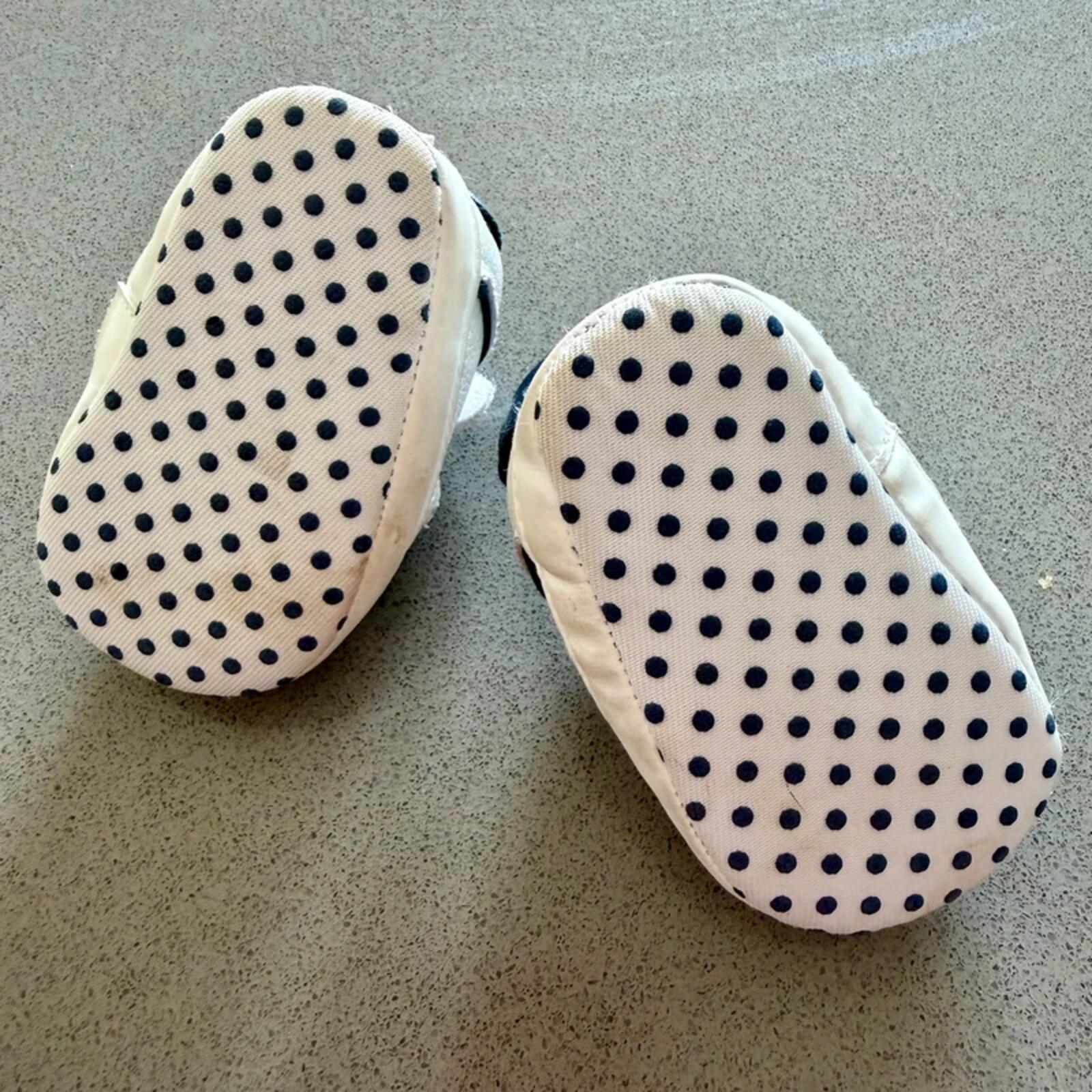 Baby Boy 0-3 months Primark White Blue Pram Shoes Pre-Walkers (52 33)