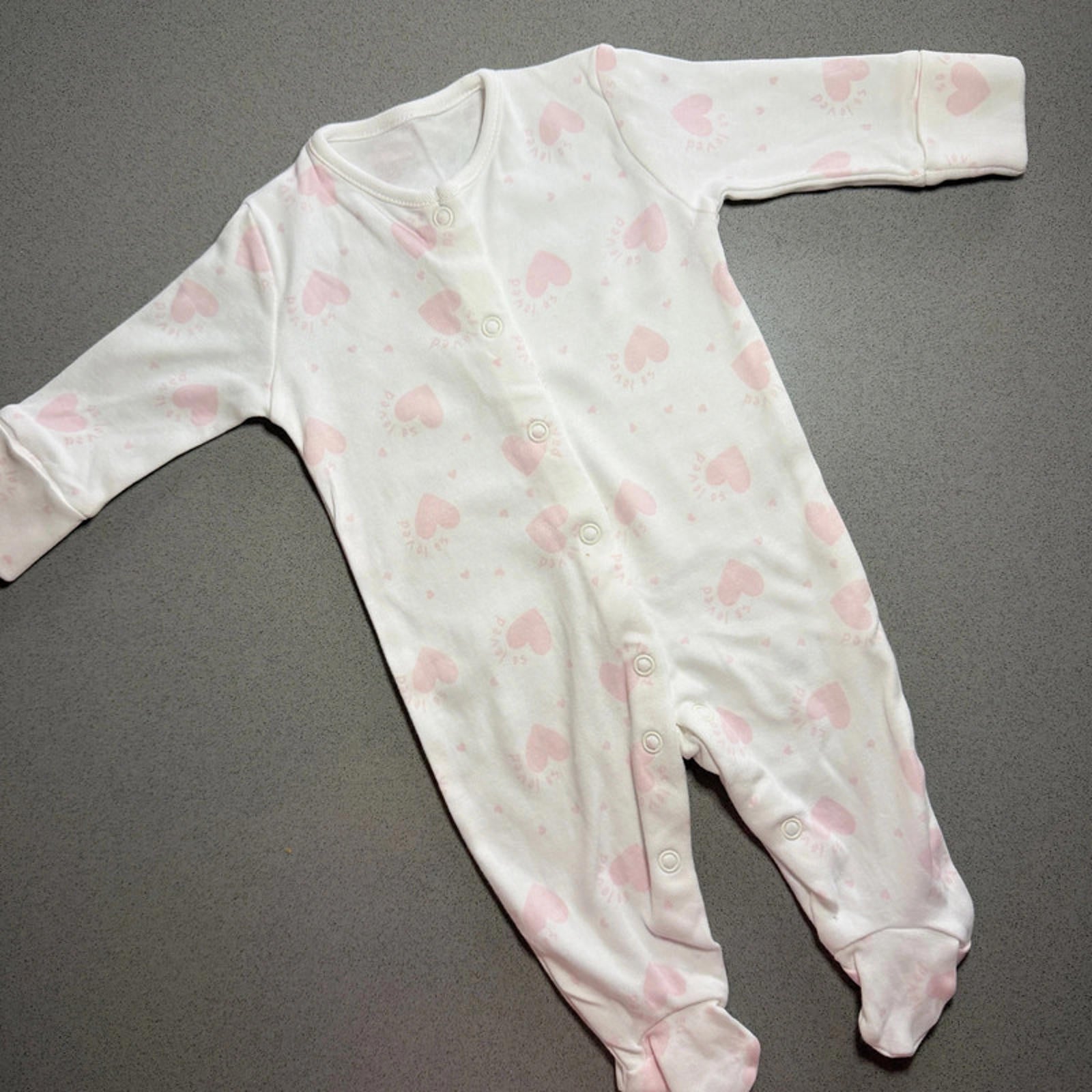 Baby Girl 1 Month 4.5 kg Matalan White Heart So Loved Sleepsuit Babygrow (42 13)