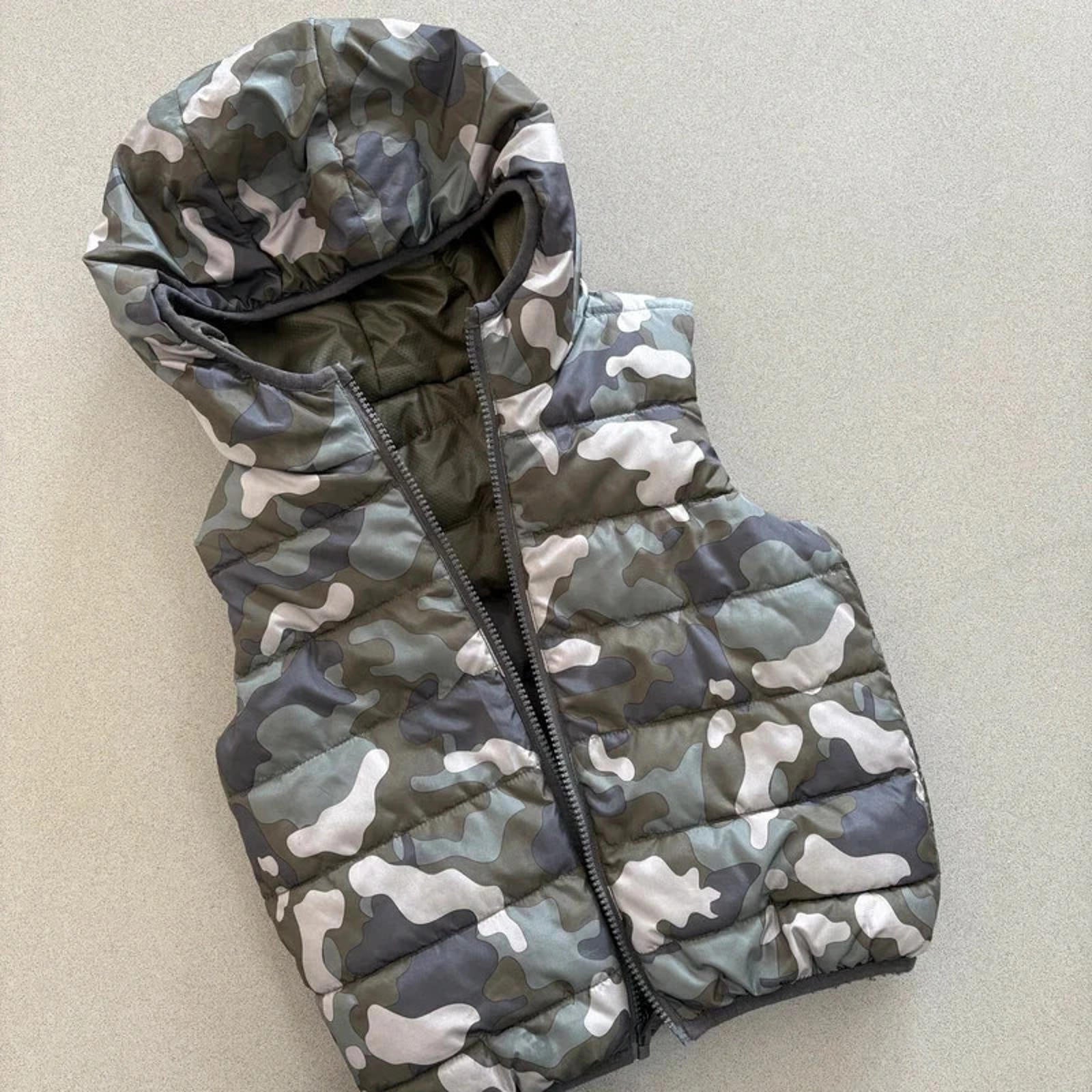 Boy 5-6 years F&F Reversible Green Camouflage Gilet Bodywarmer Hooded (51 30)