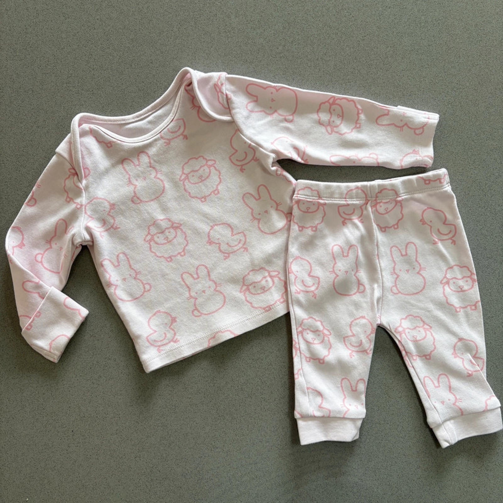 Baby Girl 0-3 months Pink Animal 2 Piece Pajama Outfit (15 10)