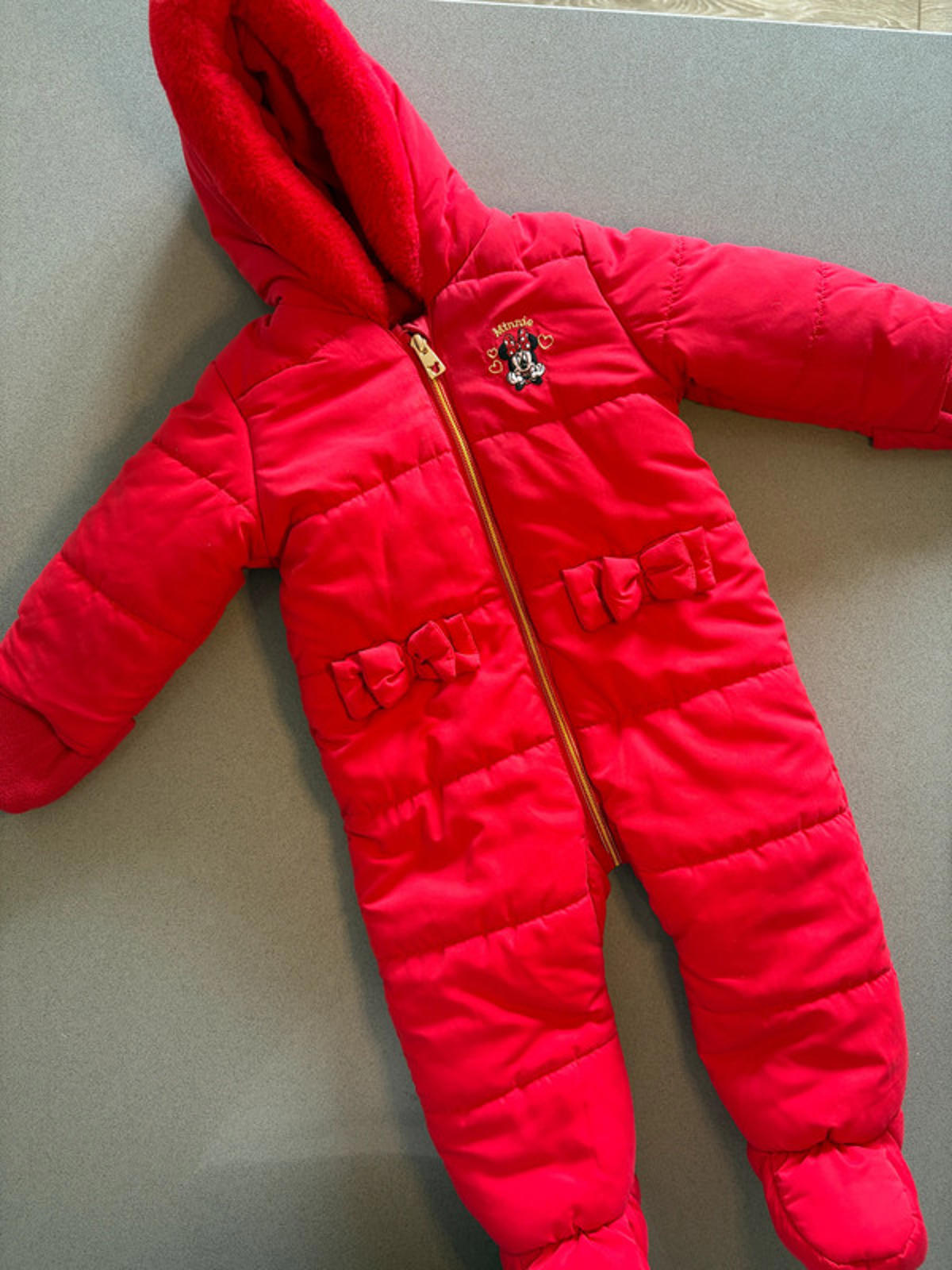 Baby Girl 9-12 months Disney Minnie Mouse Bright Red Snowsuit Zip Up (31 x)