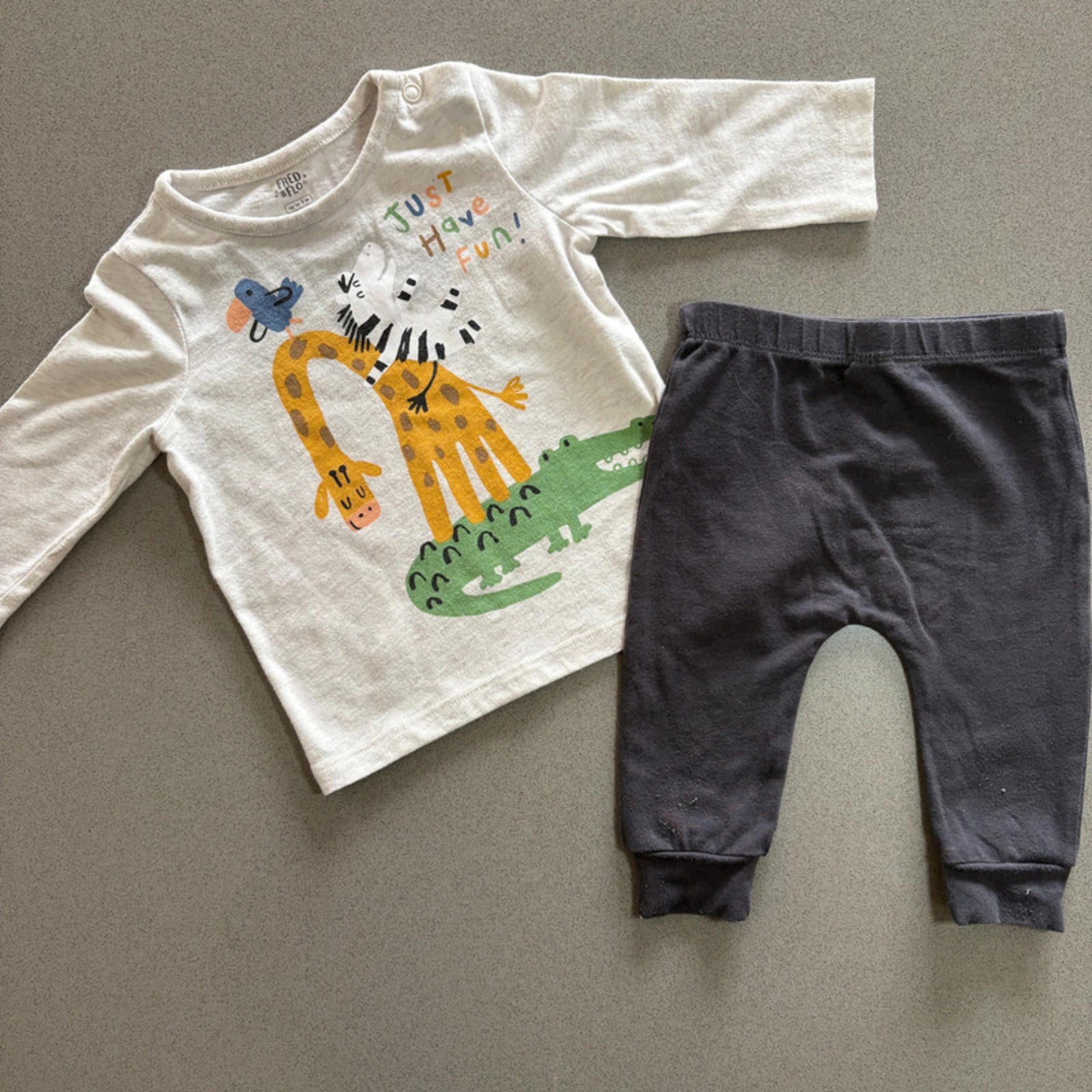 Baby Boy 0-3 months F&F Grey Cream 2 Piece Animals Outfit (53 02)