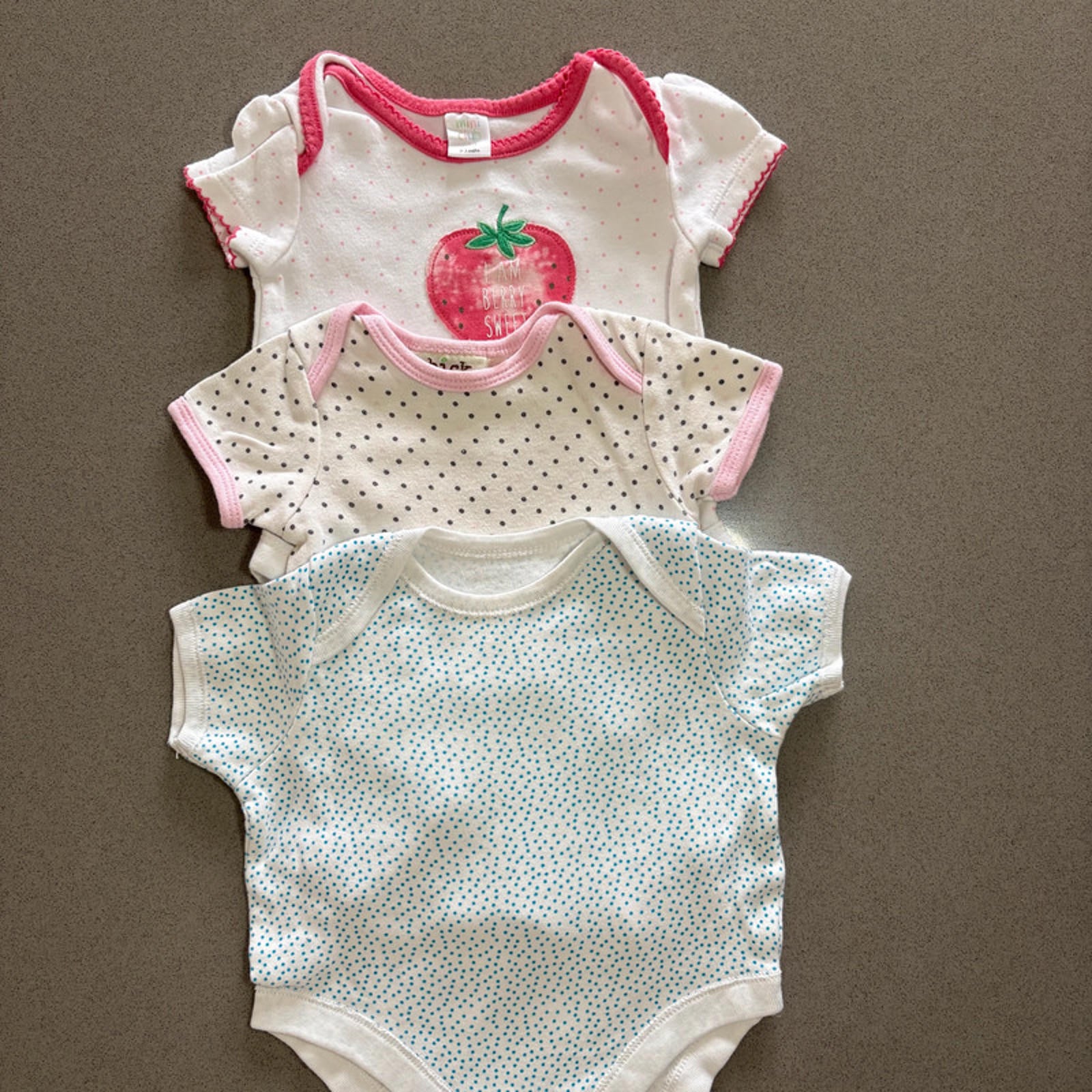 Baby Girl 0-3 months 3 Short Sleeve Spotty Bodysuits (35 06)