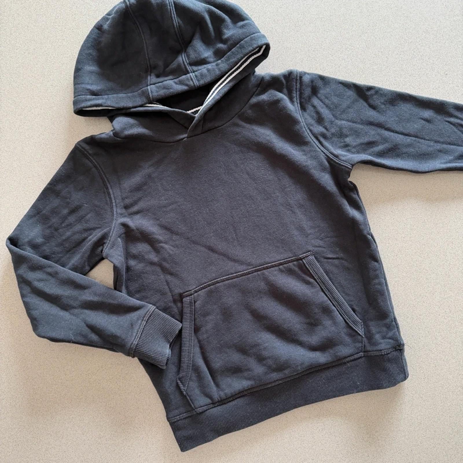 Boy age 6-7 years Marks and Spencer Black Pullover Hoodie (22 02)