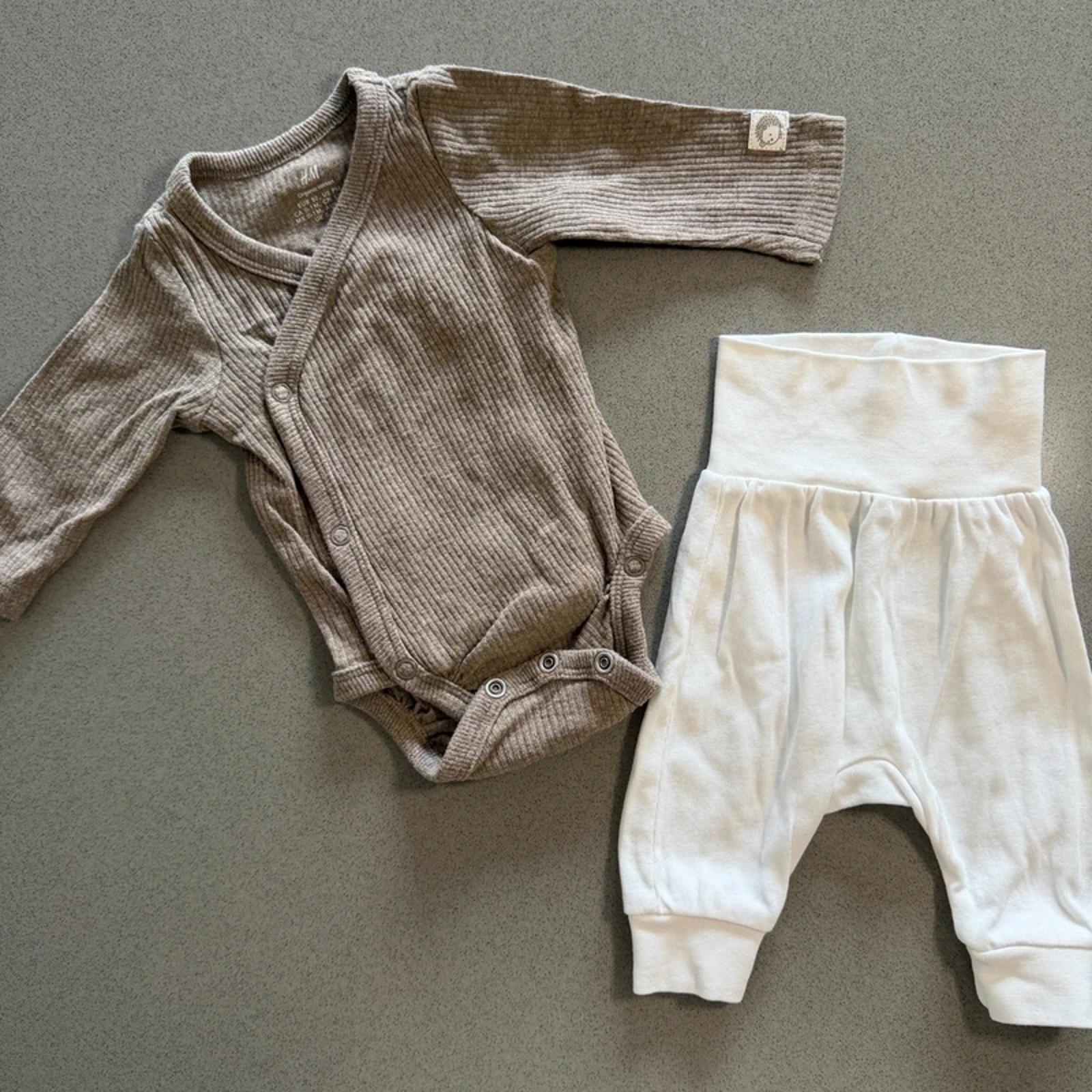 Baby Boy Girl Neutral 1 month H&M Bodysuit & Leggings (63 23)