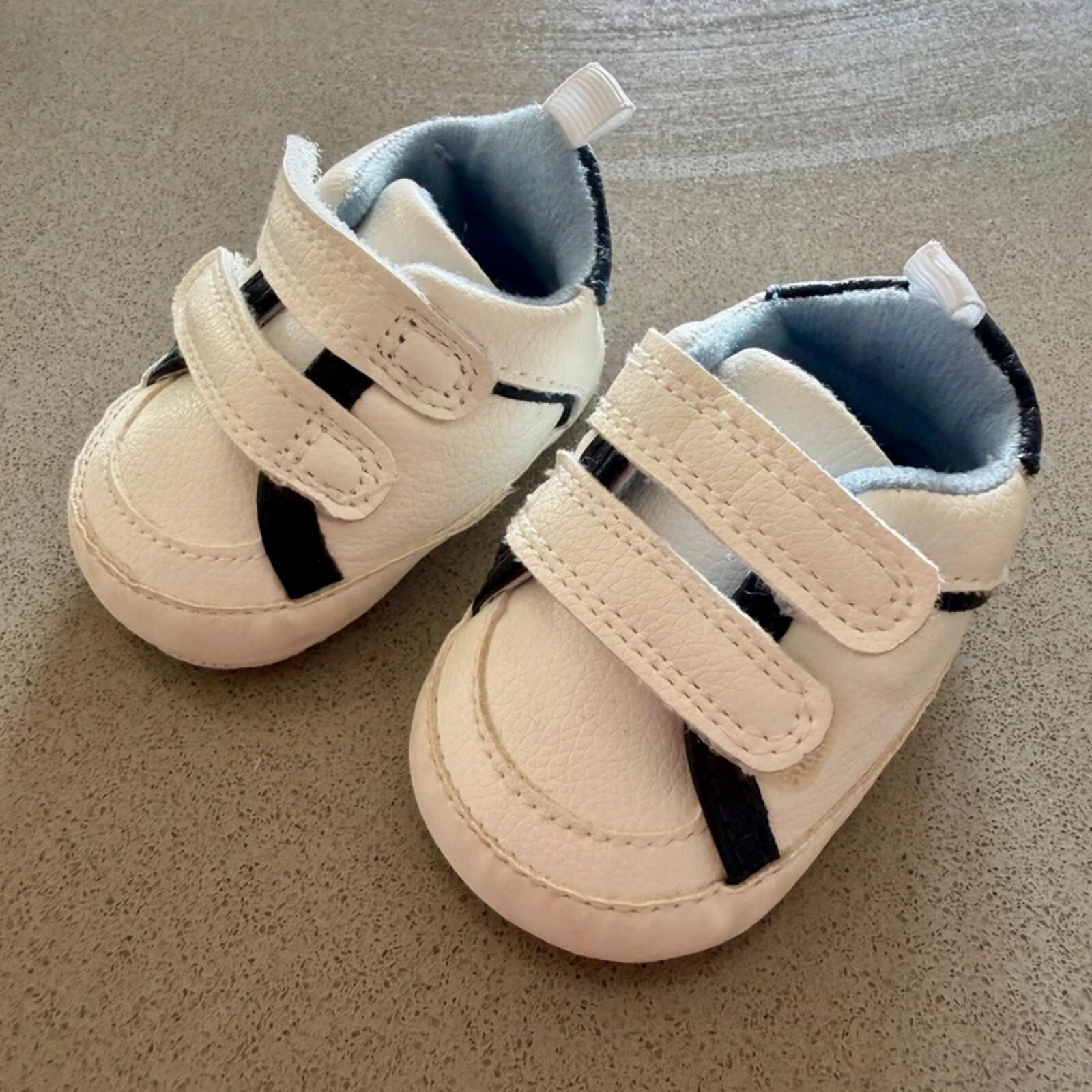 Baby Boy 0-3 months Primark White Blue Pram Shoes Pre-Walkers (52 33)