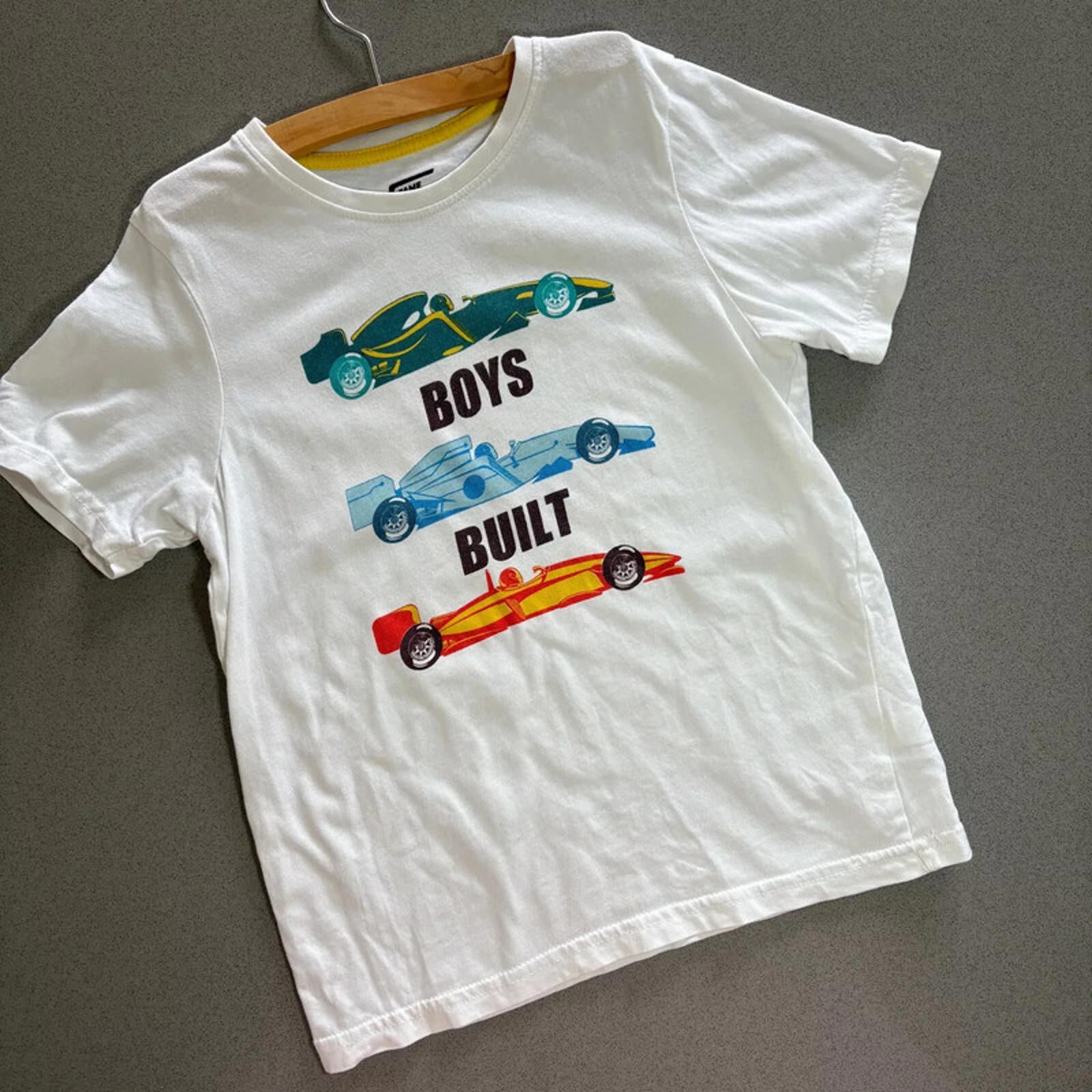 Young Boy age 6-7 years Bright White Fame Forever Racing Car T-shirt (32 15)